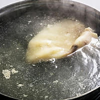 正宗青椒豆干炒猪耳的做法图解2