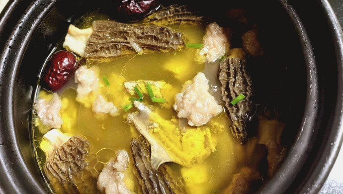 新鲜羊肚菌炖土鸡汤
