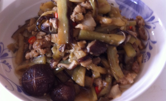 肉沫香菇炒茄子