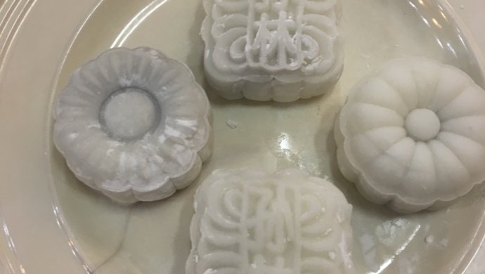 豆沙冰皮月饼