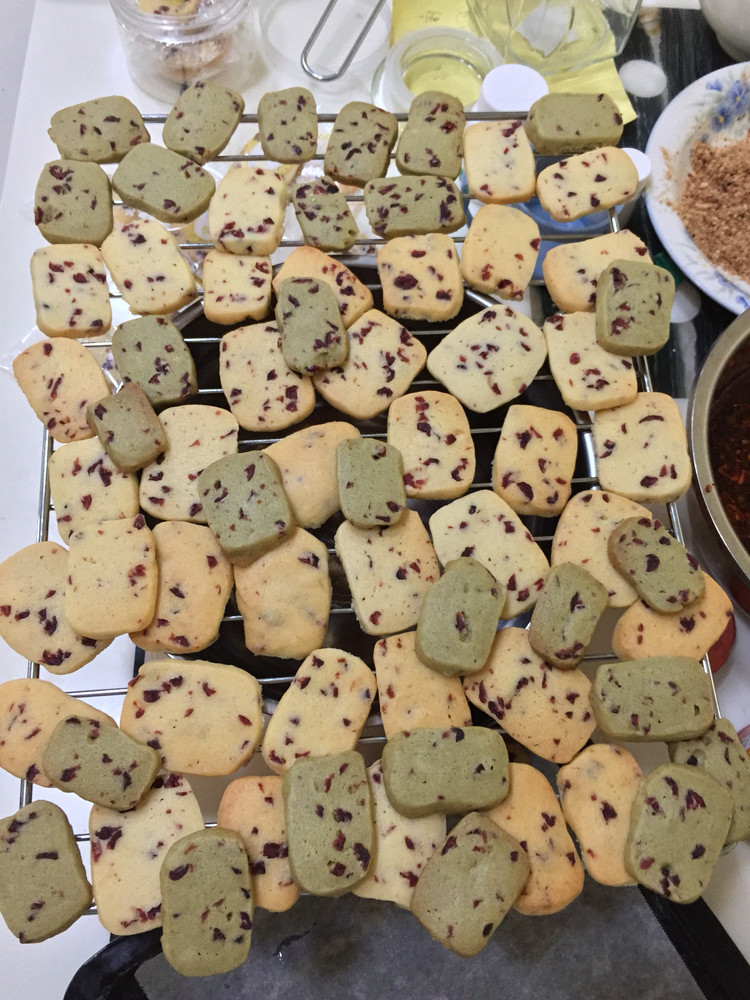 蔓越莓曲奇 （附抹茶味的配方）的做法
