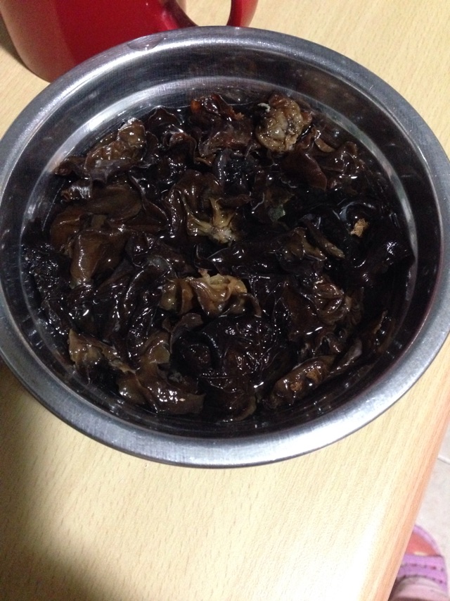 黄瓜木耳炒鸡蛋的做法图解1