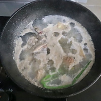 当心倒春寒❤️来碗隔水清炖香菇鸡汤提高机体免疫力❗️汤清味鲜的做法图解3