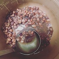 红豆薏米牛奶甜汤的做法图解1