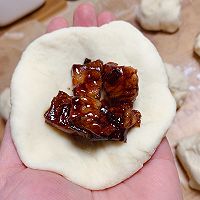 #葱伴侣豆瓣酱能蘸善炒#松软酱香叉烧包，简单易做早餐包子的做法图解10