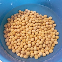 黄豆煲猪尾的做法图解2