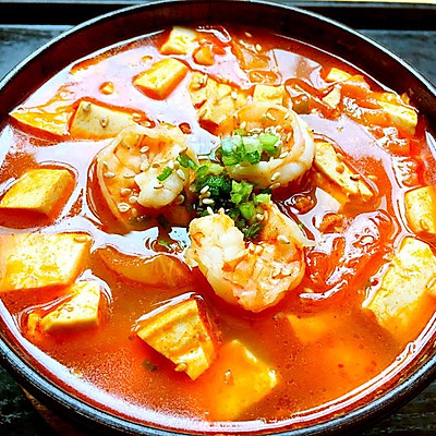 夏天酸爽开胃的海鲜泡菜豆腐汤