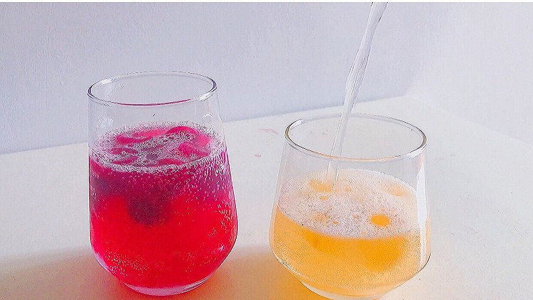 网红自制饮品：葡萄冰+香橙冰的做法