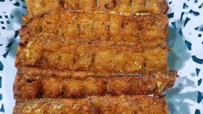 香酥美味炸带鱼