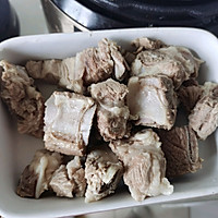 夏季清凉滋补汤玉米冬瓜排骨汤的做法图解2