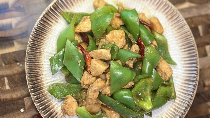 家常酒菜，青椒酱鸡丁！
