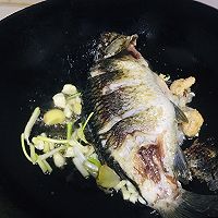 #花式炖煮不停歇#奶白鲫鱼豆腐汤的做法图解4