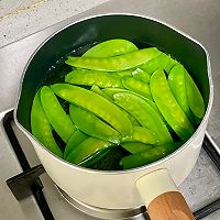 荷兰豆百合炒虾仁的做法图解2