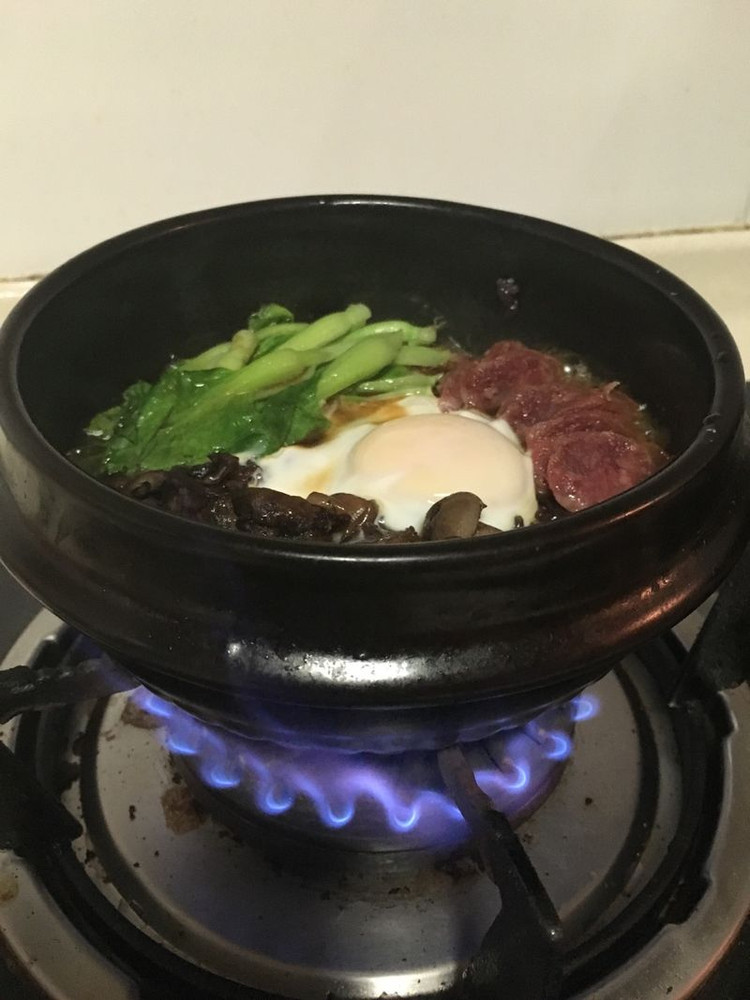 腊肠石锅拌饭的做法
