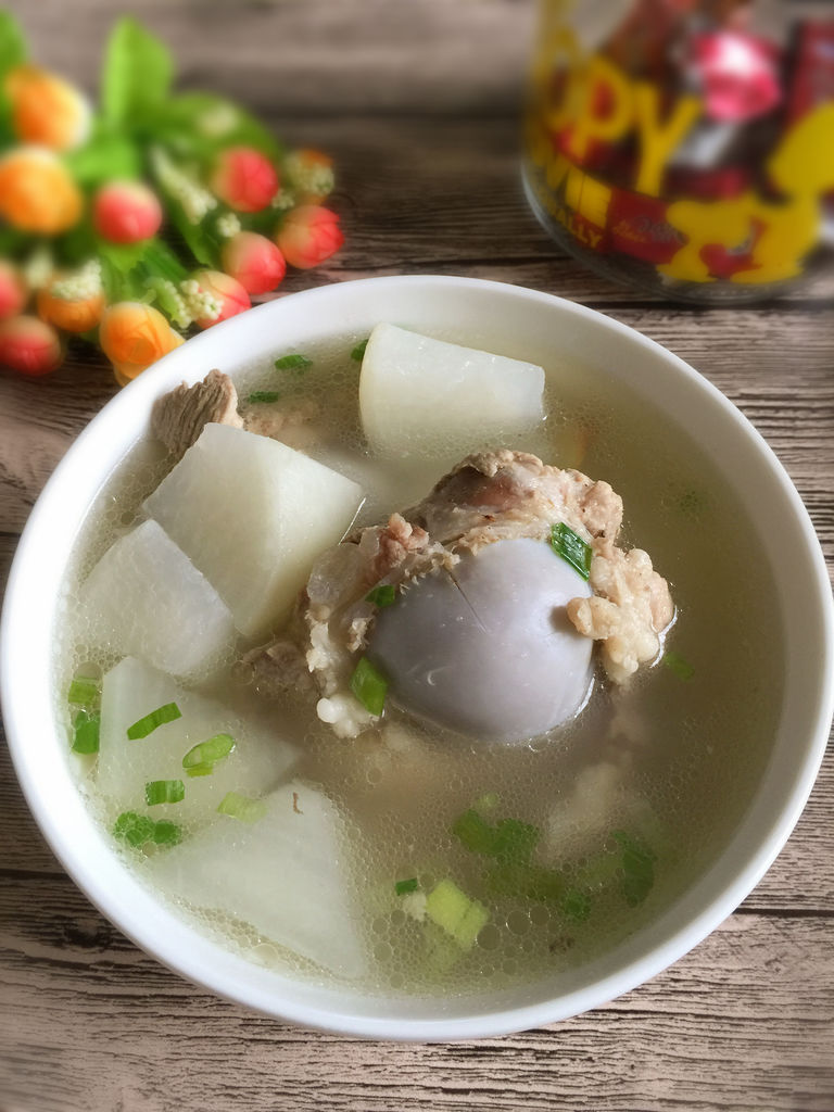 Bone and radish soup