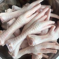 泡椒鸡爪的做法图解1