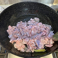 泡椒鳝鱼蛙蛙煲的做法图解1