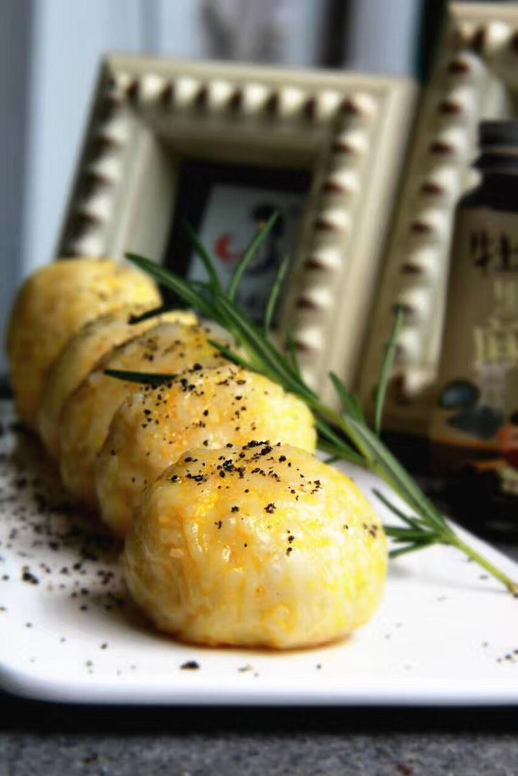 宝宝蛋煎饭团的做法
