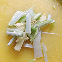 干煸杏鲍菇的做法图解3