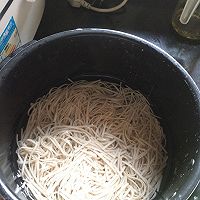 西红柿大骨汤卤面的做法图解4