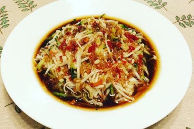 凉拌金针菇黄瓜