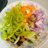 羊肚菌红萝卜西芹炒腰花的做法图解2