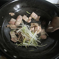 平民餐桌上的小幸福——酸菜炒肉的做法图解3
