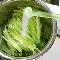 家常菜—超级脆爽的凉拌莴笋的做法图解3