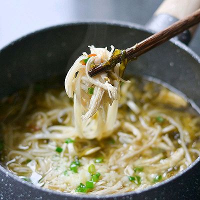 蒜香酸菜鸡丝面