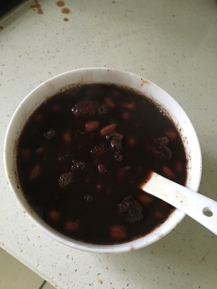 红豆黑米花生红枣粥
