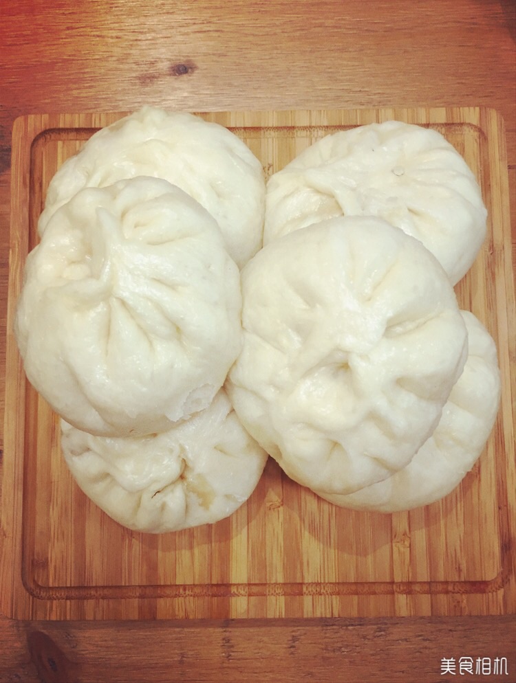 Steamed bun with spareribs
