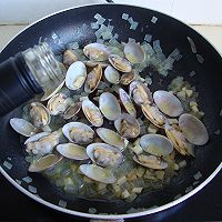 蒜香蛤蜊意面的做法图解4