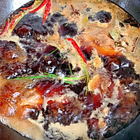 吮指酱鸭腿的做法图解3