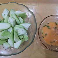 快手营养菜，丝瓜炒鸡蛋的做法图解1
