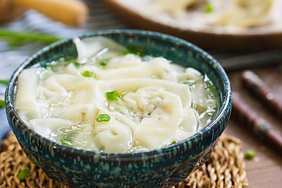 荠菜虾仁馄饨