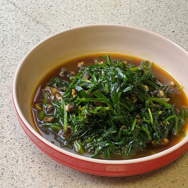韭菜炒螺丝的做法
