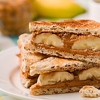 PB and Banana Sandwich的做法图解1