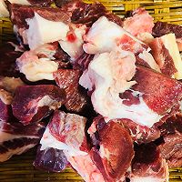 土豆炖牛腩的做法图解1
