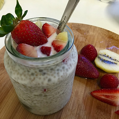 水果蜂蜜奇亚布丁（chia pudding）