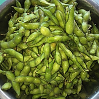 水煮毛豆的做法图解1