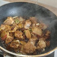 #味达美星厨X小厨中秋团圆宴#猪肉排骨烩酸菜的做法图解9