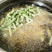 蛋黄焗豆角的做法图解5