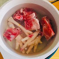 花生鸡爪排骨汤的做法图解2