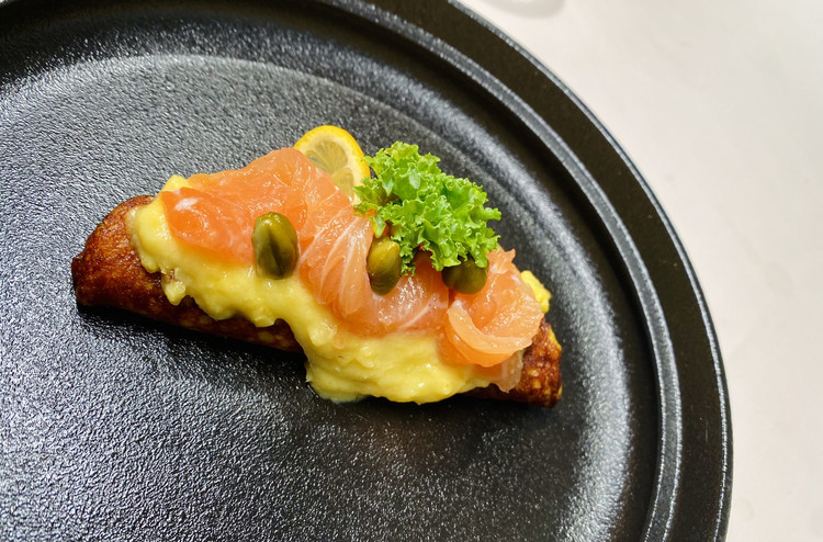 轻食椰香三文鱼玉米糊卷的做法
