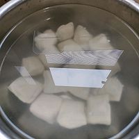 外酥内嫩的无油包浆豆腐的做法图解1