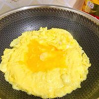 营养美味提升抵抗力，彩椒炒鸡蛋的做法图解4