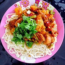 土豆烧鸡块拌面