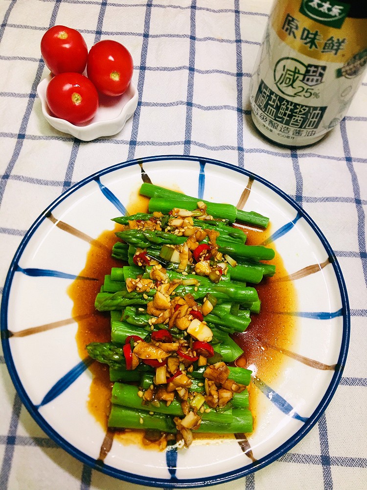 凉拌芦笋的做法