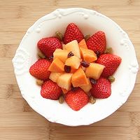   草莓水果沙拉#夏日时光#的做法图解4