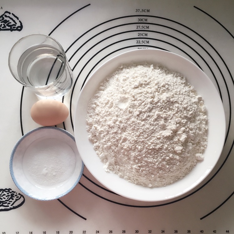 虾油四鲜饺子（附：饺子皮薄而有韧做法）的做法图解1